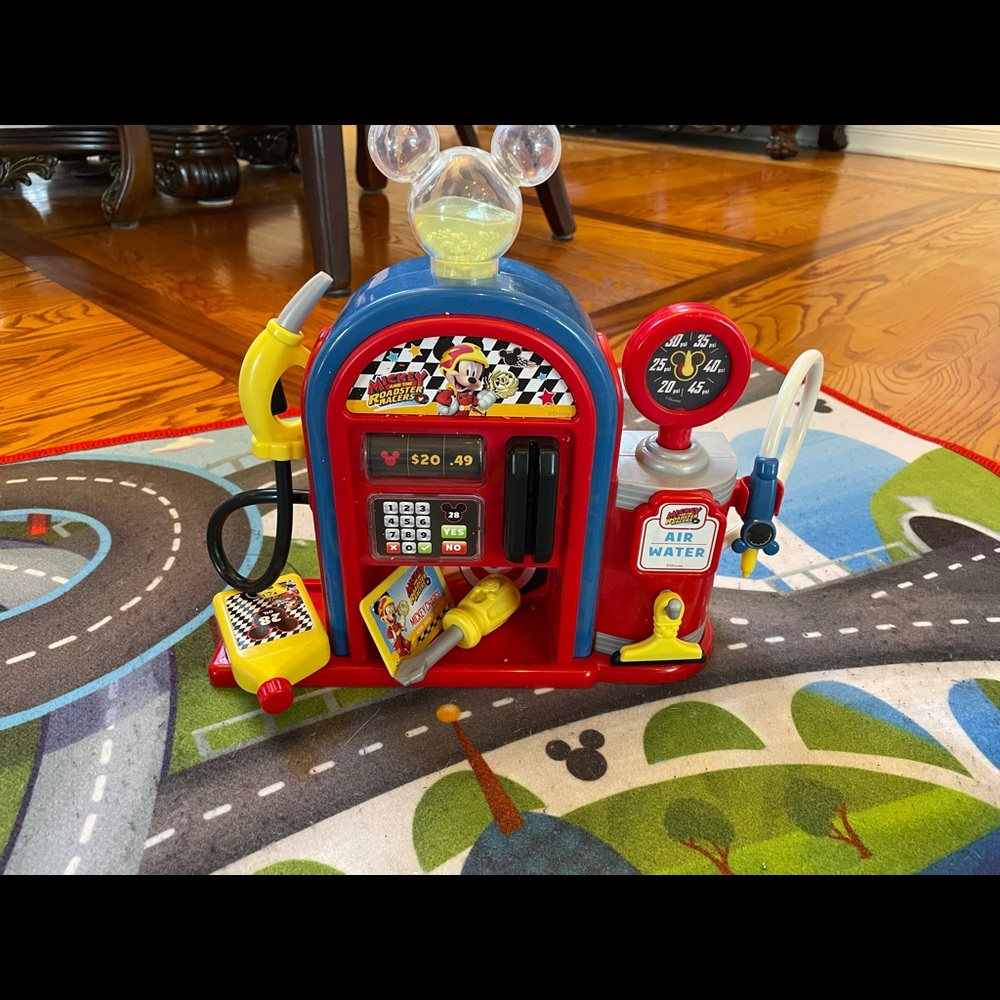 Mickey and the roadster racers gas station
